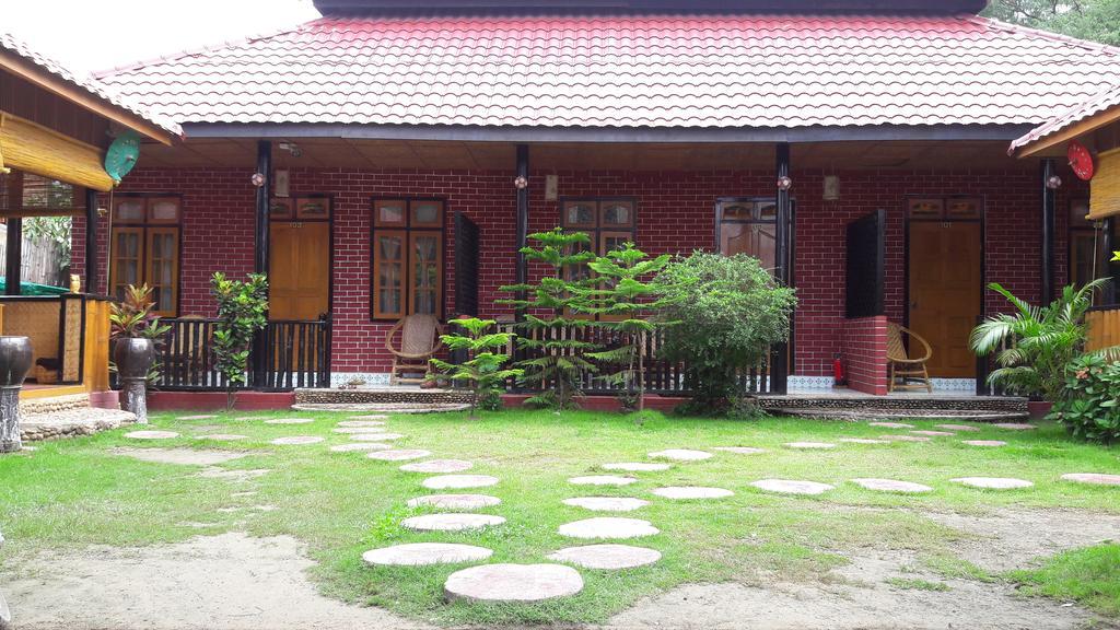 Palace Nyaung Shwe Guesthouse Kültér fotó
